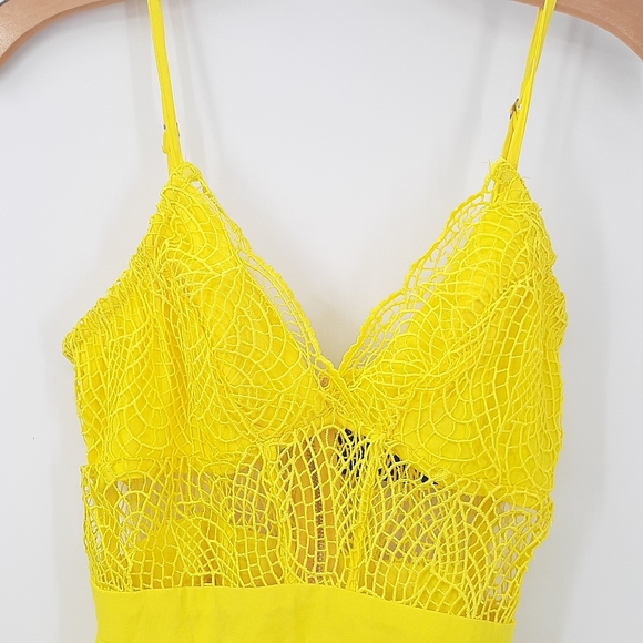 FASHION NOVA  Beautiful Butterfly Crochet Romper - Picture 6 of 9